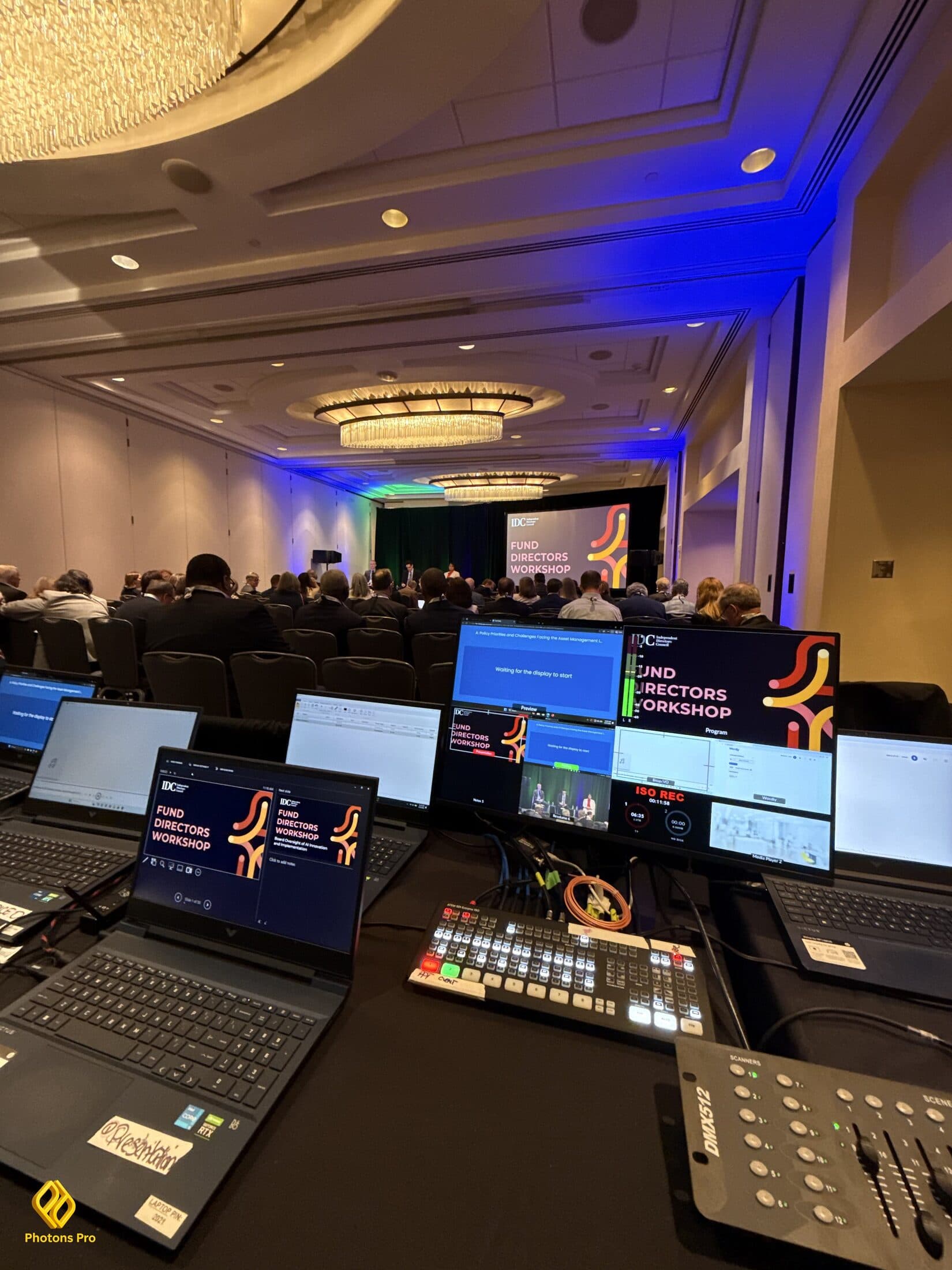 Conference AV setup with screens, microphones and technical support for corporate meetings in Manhattan.