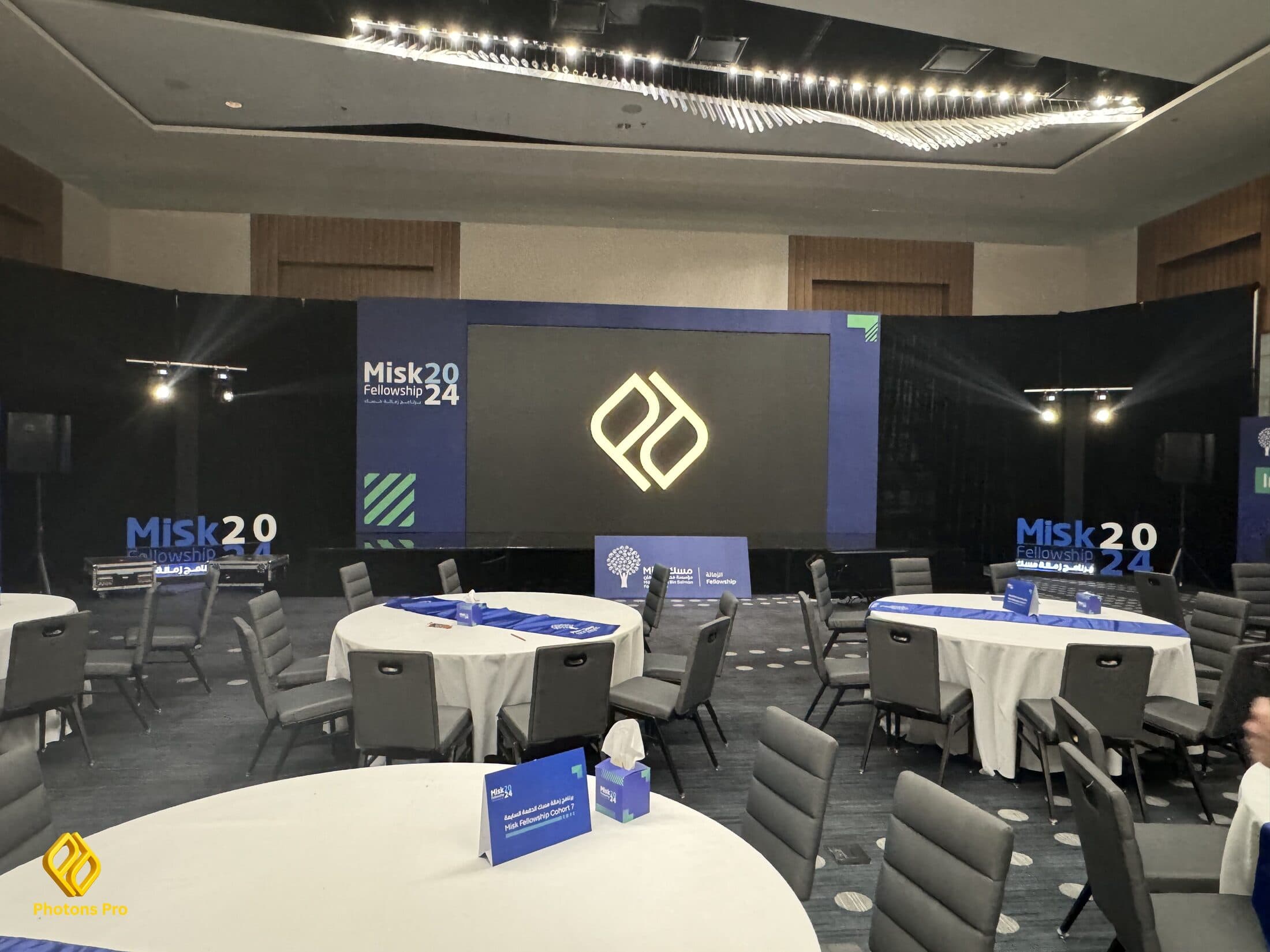LED video wall and projection setup for conferences and corporate events in Queens.